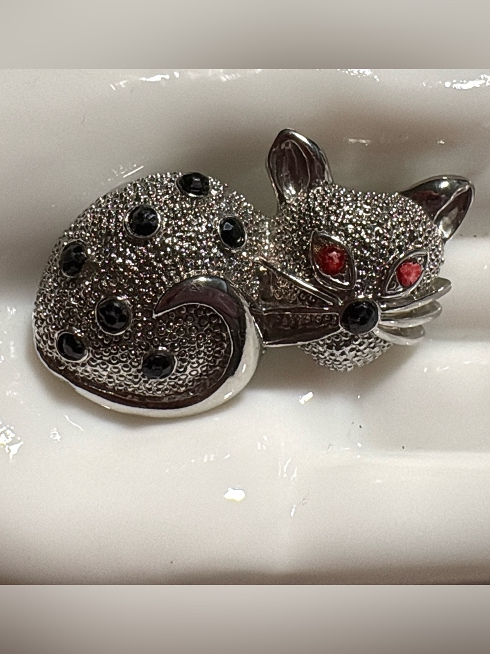Vintage Artful Kitty Cat Brooch Black Rhinestone Spots Red Eyes Silver Tone